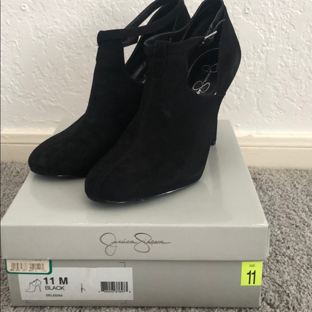 Women’s Black booties sz 11